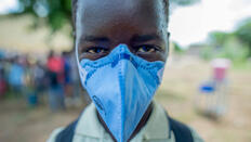 [【新型コロナウイルス緊急募金】感染の脅威が迫る、貧困・紛争地域の人々に今すぐ必要な衛生、食糧支援を！ （ケア・インターナショナル ジャパン）]の画像