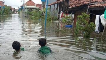 [気候変動に直面するインドネシア・ジャワ島の浸水集落を支援]の画像